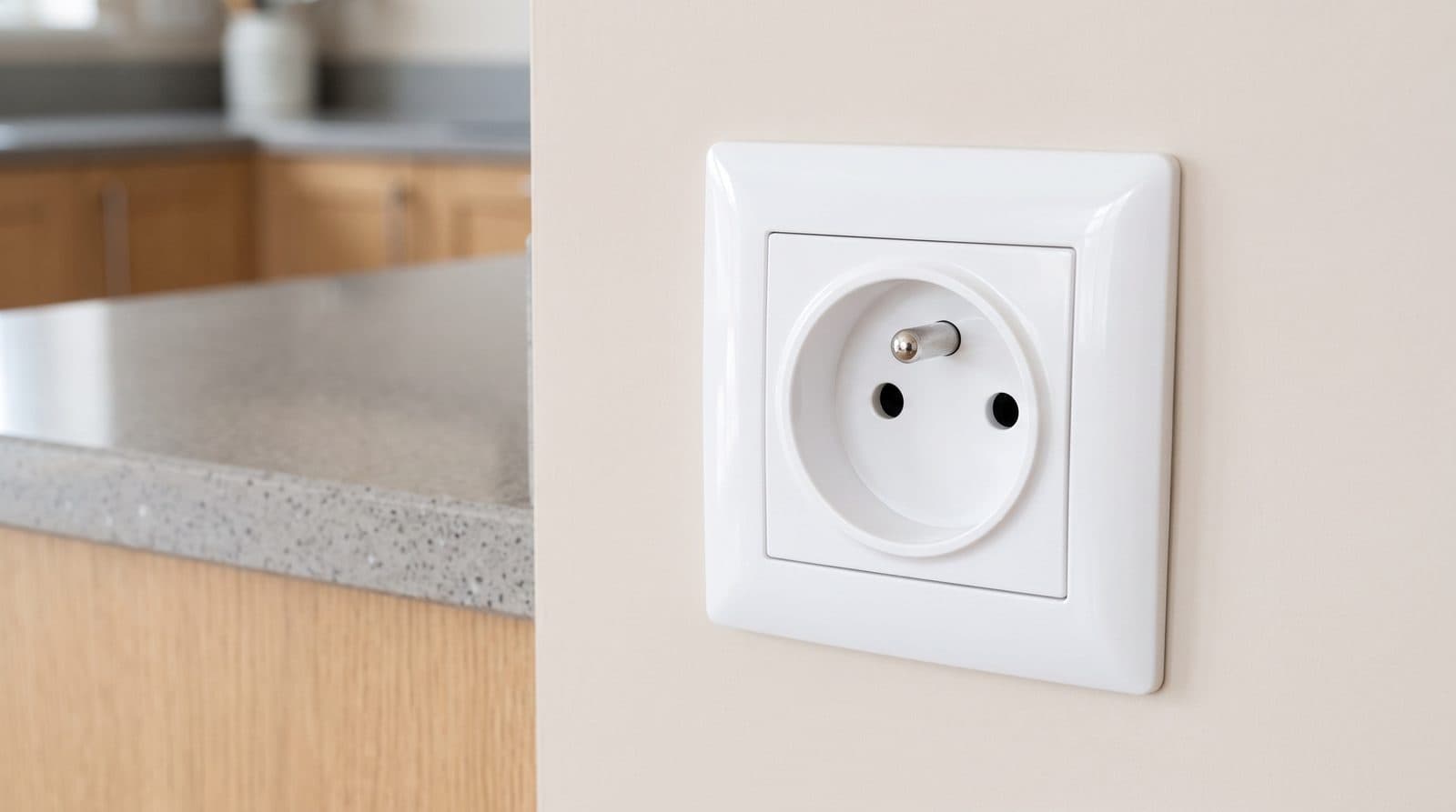 Prise électrique qui chauffe : signes de danger et bons réflexes